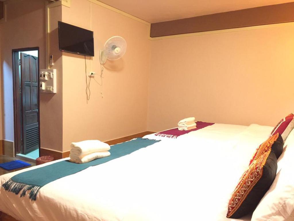 Happy River View Hotel 万荣 外观 照片